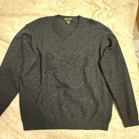 Men's Gray Cashmere Sweater - Picture 3 of 6